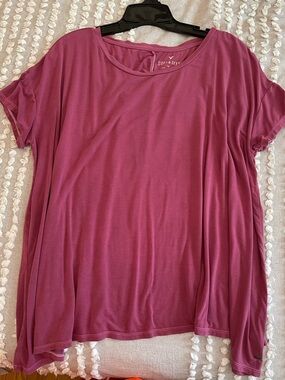 American Eagle Outfitters Short Sleeve Tee in Berry